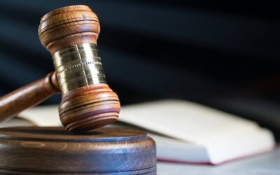 Bloqueio de bens em execução fiscal não gera conflito de competência imediato com o juízo da recuperação