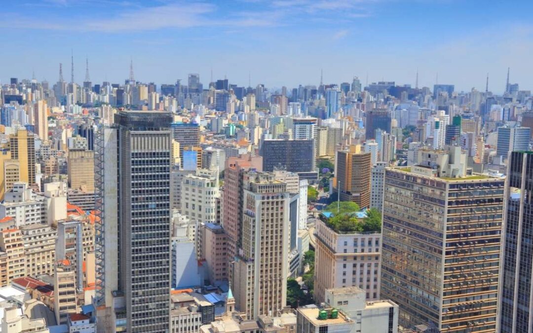 Imóvel de empresa usado como moradia de sócio e dado em caução de locação comercial é impenhorável