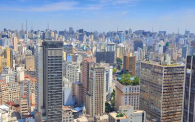 Imóvel de empresa usado como moradia de sócio e dado em caução de locação comercial é impenhorável