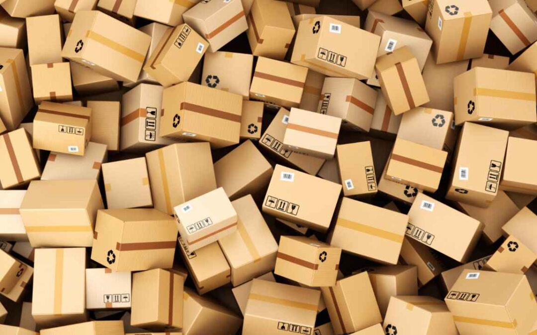 Caixas de papelão com logotipo da empresa e de papéis de seda são considerados insumos