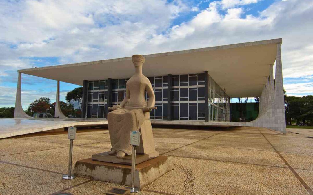 Judicial enforcement of contracts with arbitration clauses